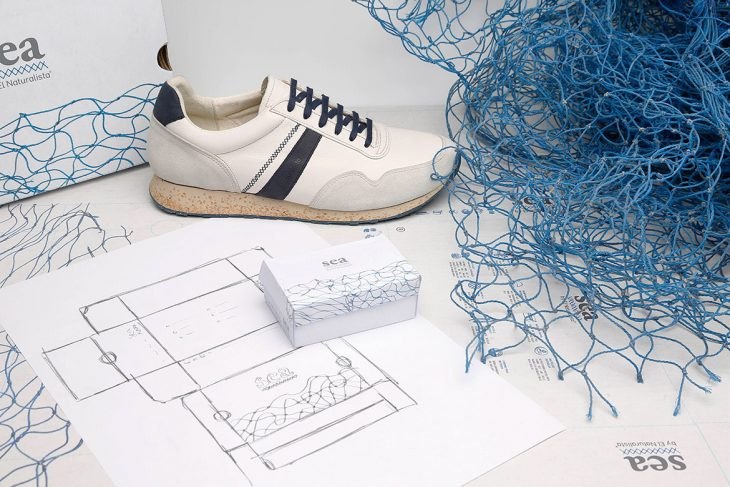 Zapatilla SEA by El Naturalista junto a redes de pesca recicladas